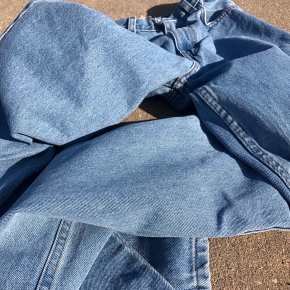 Profile Picture of Georgiana Deister (@gorbous) on Poshmark