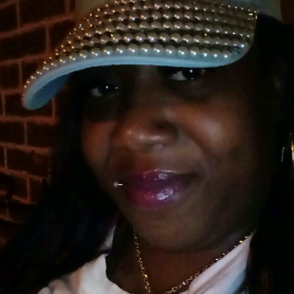 Aisha Long - Poshmark Profile Picture of Aisha Long (@lajuan08) on Poshmark