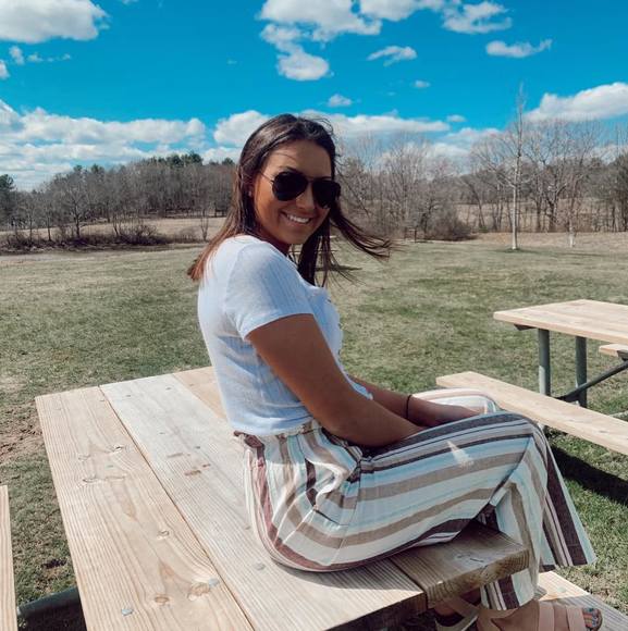 Hannah Jelley - Poshmark Profile Picture of Hannah Jelley (@hannahjelley) on Poshmark