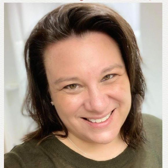 Annie Seebold - Poshmark Profile Picture of Annie Seebold (@annie_1110) on Poshmark