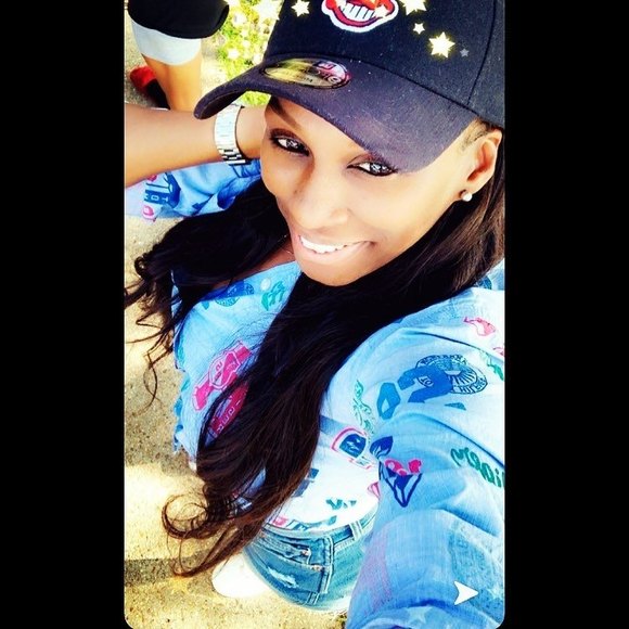 Profile Picture of Iris Robinson (@irisrogers33) on Poshmark