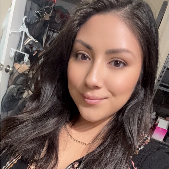 Profile Picture of Dulce Medina (@dulcemedina876) on Poshmark