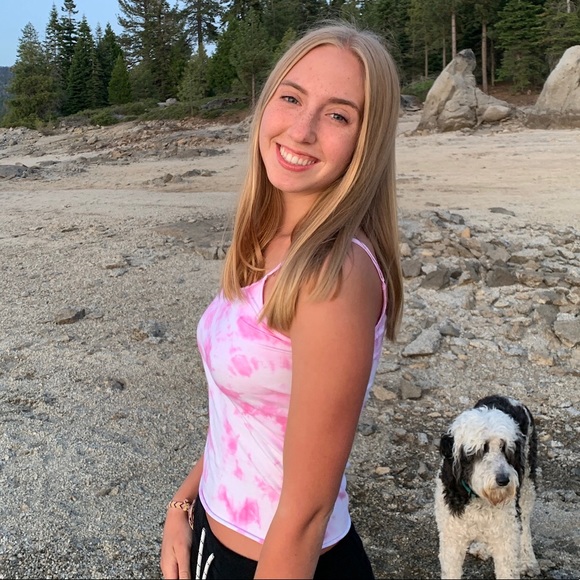 Profile Picture of Emma Pitcher (@emmagpitcher) on Poshmark