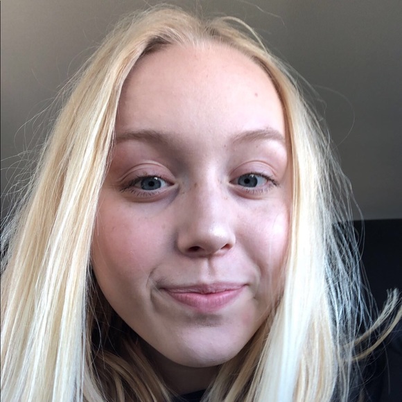 Profile Picture of Sloan Phallen (@sloanphallen) on Poshmark