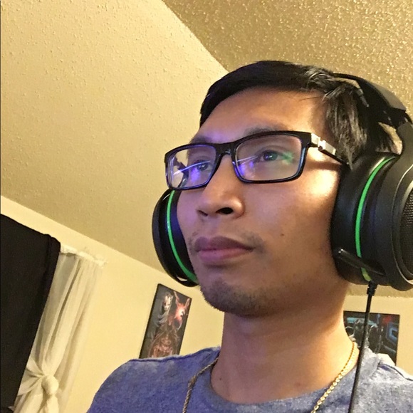 Profile Picture of Gillette Thomas (@gillettethomas) on Poshmark