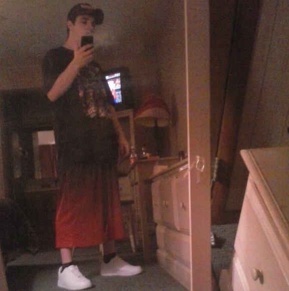 Profile Picture of Eric Wayne (@shayne20) on Poshmark