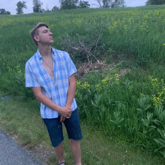 Profile Picture of Stephen Lamm (@stephenlamm) on Poshmark