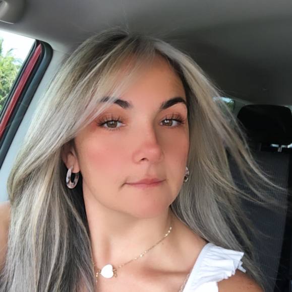 Profile Picture of Deborak Canton rodrigues (@cantonrd12) on Poshmark