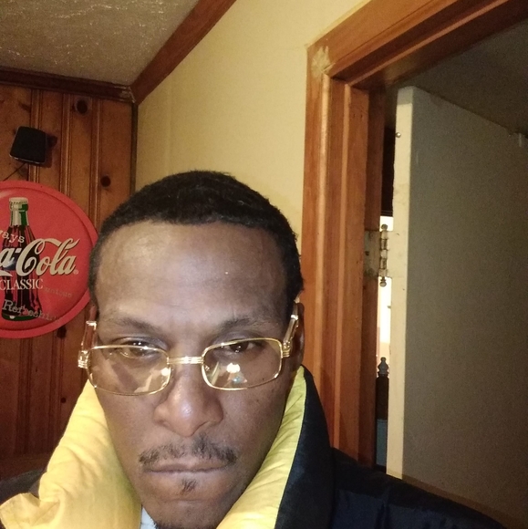 Profile Picture of Joey Pye (@joeypye2) on Poshmark