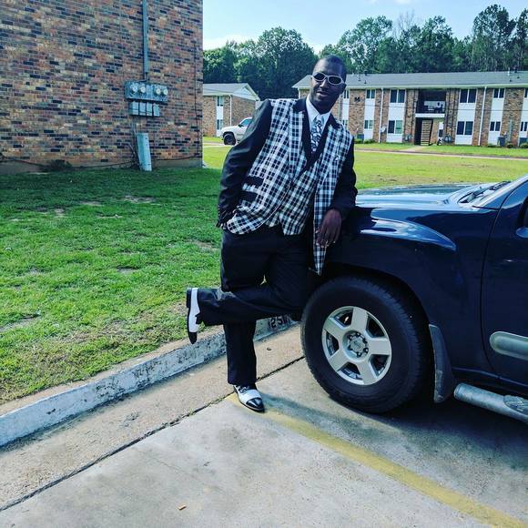 Profile Picture of James Wise (@jameswise33) on Poshmark