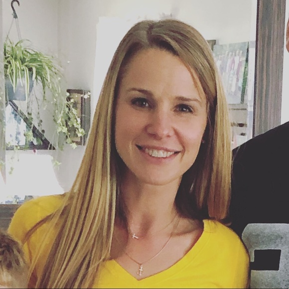 Profile Picture of Laura Depietro (@lauranne226) on Poshmark