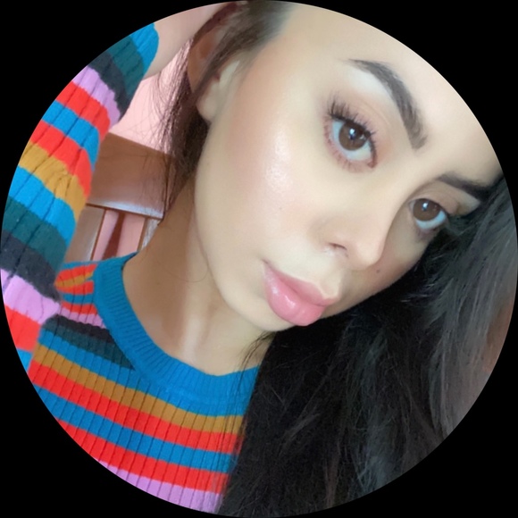 Profile Picture of Kimberly Galarza (@kigcloset) on Poshmark