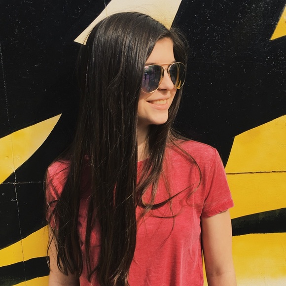 Profile Picture of Hannah Royer (@hannahroyer) on Poshmark