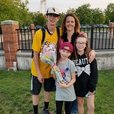 Profile Picture of Michelle Whiting (@79sdgmj) on Twitter