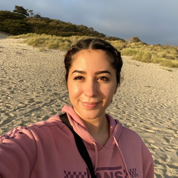 Profile Picture of Cindy Manzo (@cindymanzo10) on Poshmark