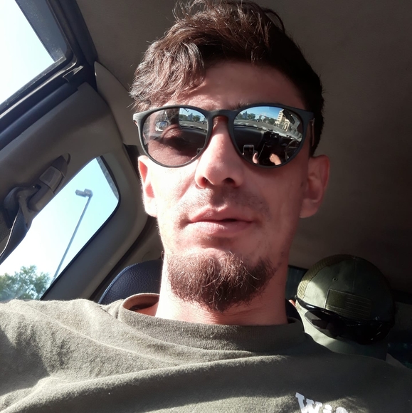 Profile Picture of Edison Rodríguez (@ever307) on Poshmark