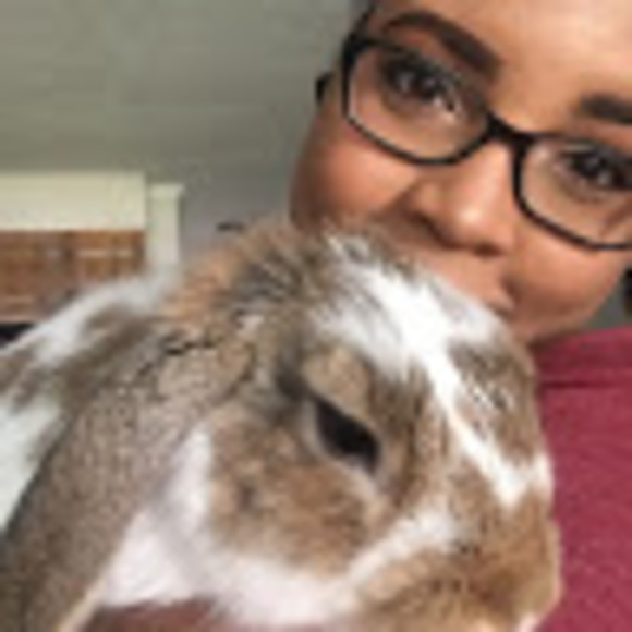 Profile Picture of Karia Sislow (@karkat97) on Poshmark