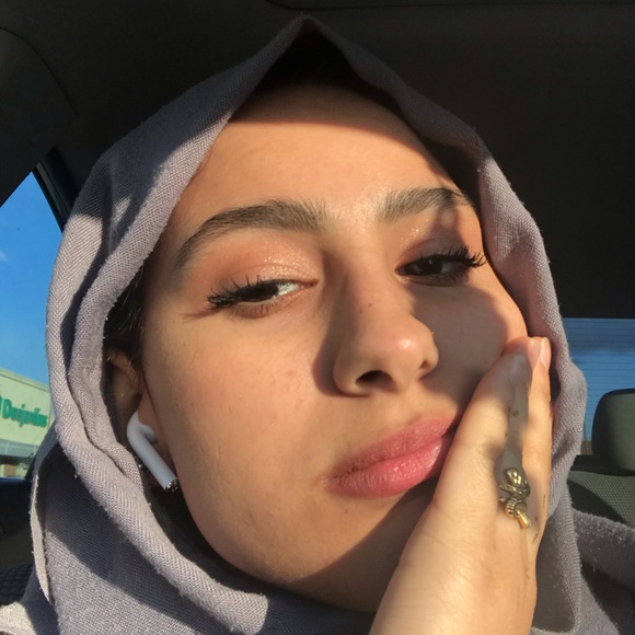 Profile Picture of Feda Seedo (@fedaloulou) on Poshmark