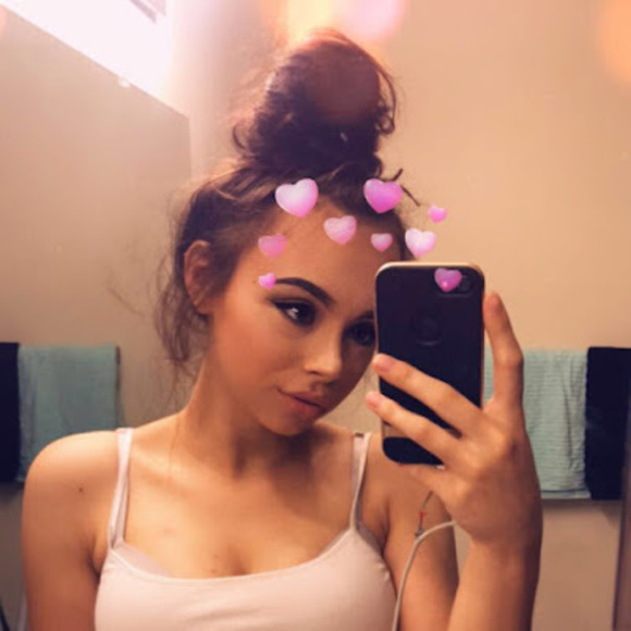 Profile Picture of Hanna Steltzriede (@hsteltzriede) on Poshmark