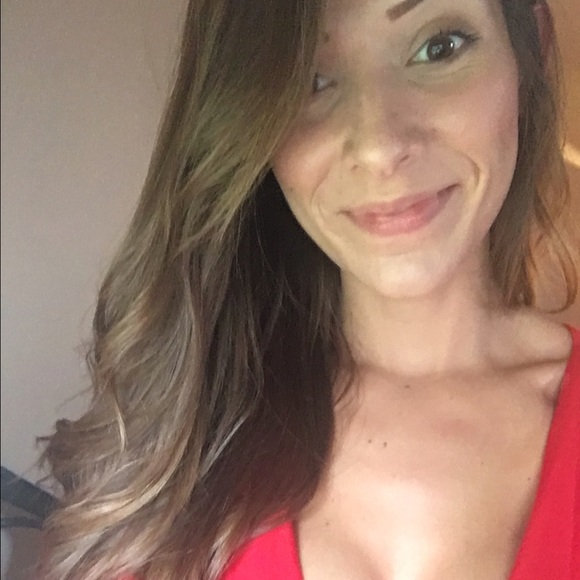 Profile Picture of Amy Simmons (@amysimmons0305) on Poshmark