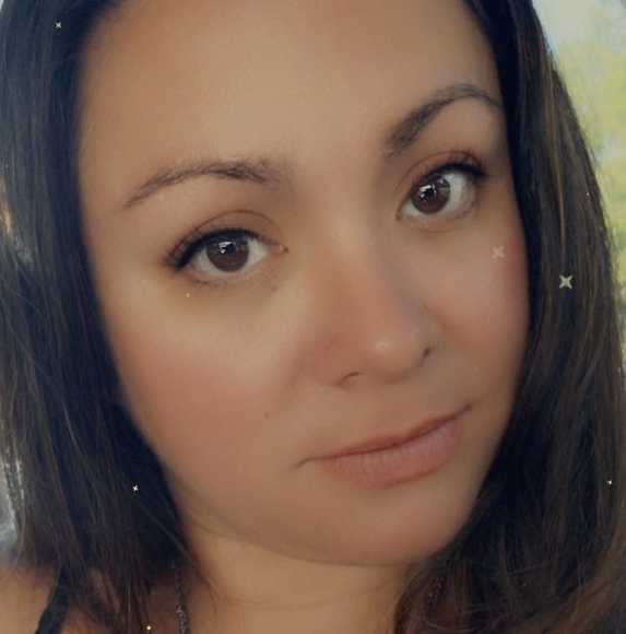 Profile Picture of Heather Billings (@hkifarmer) on Poshmark