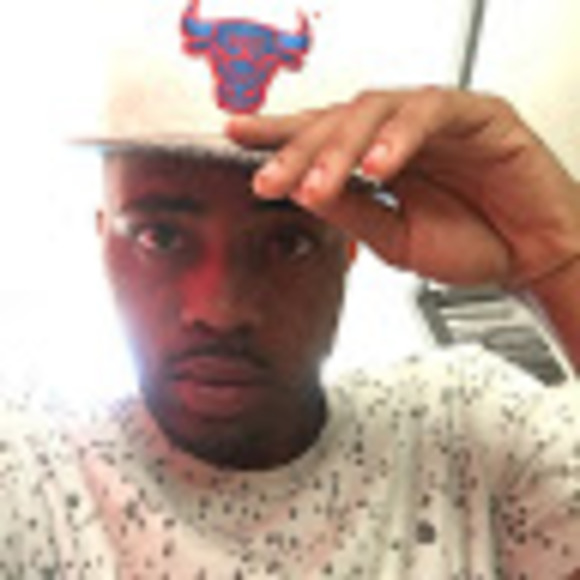 Profile Picture of Shawn Ball (@shawnball991) on Poshmark