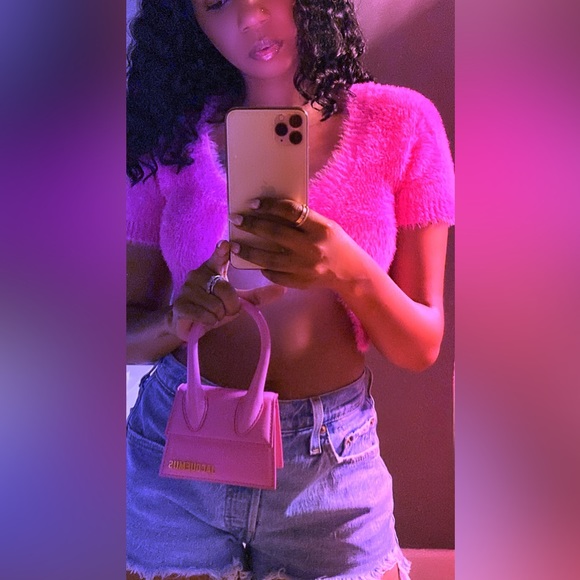 Profile Picture of Vincentia Simon (@vincentiasimon) on Poshmark