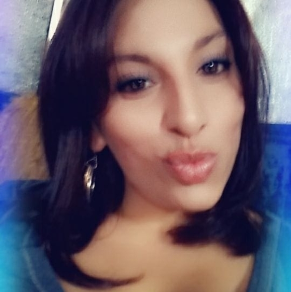 Profile Picture of Danielle Abeyta (@danielle_abeyta) on Poshmark