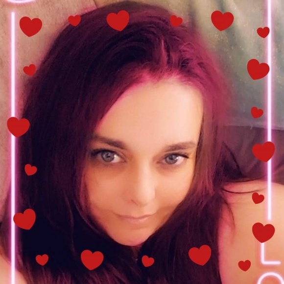 Profile Picture of Elizabeth Frameli (@eframeli200) on Poshmark