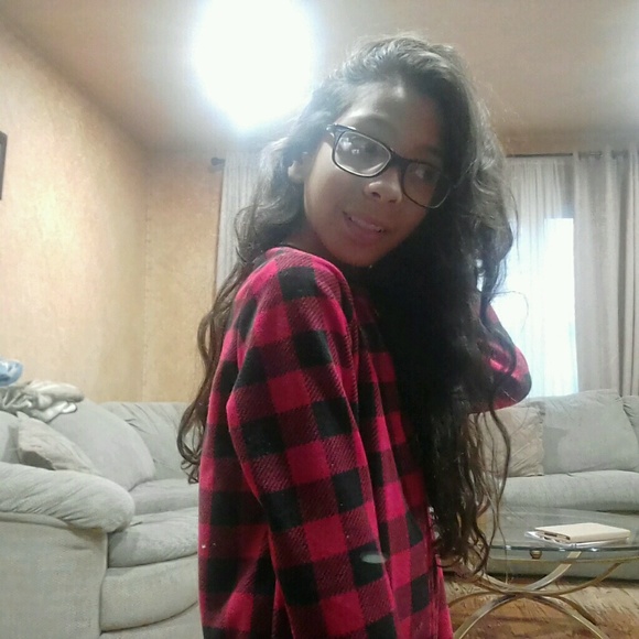 Profile Picture of Mia Radojevic (@mia_radojevic) on Poshmark