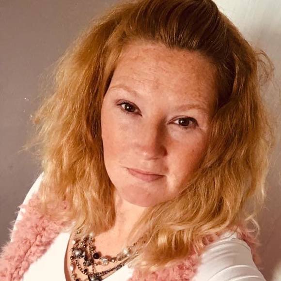 Profile Picture of Amanda Hansen (@hansenvega) on Poshmark