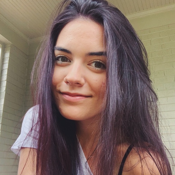 Profile Picture of Samantha Terifay (@samanthavtee) on Poshmark