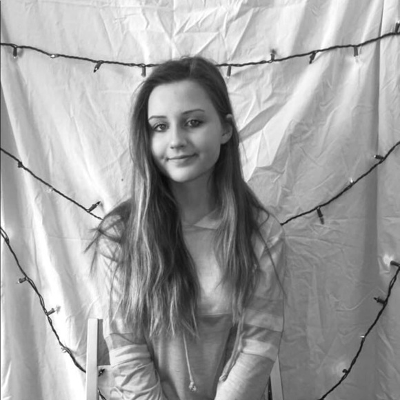 Profile Picture of Alyssa Buffenbarger (@alyssa1274) on Poshmark