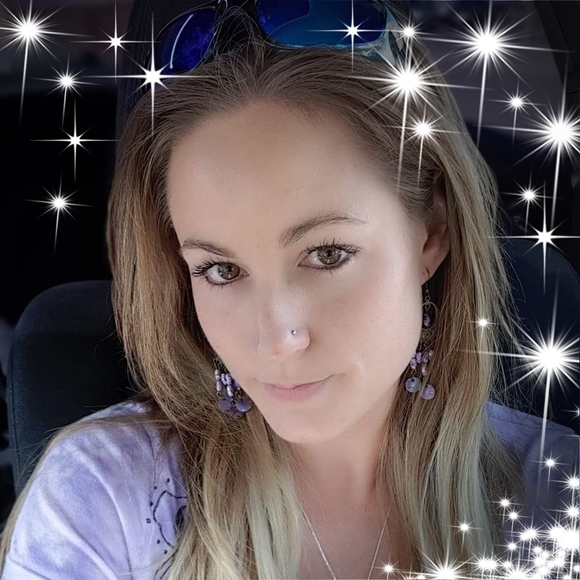 Profile Picture of Danielle Lattimer cragun (@dlattimer01) on Poshmark
