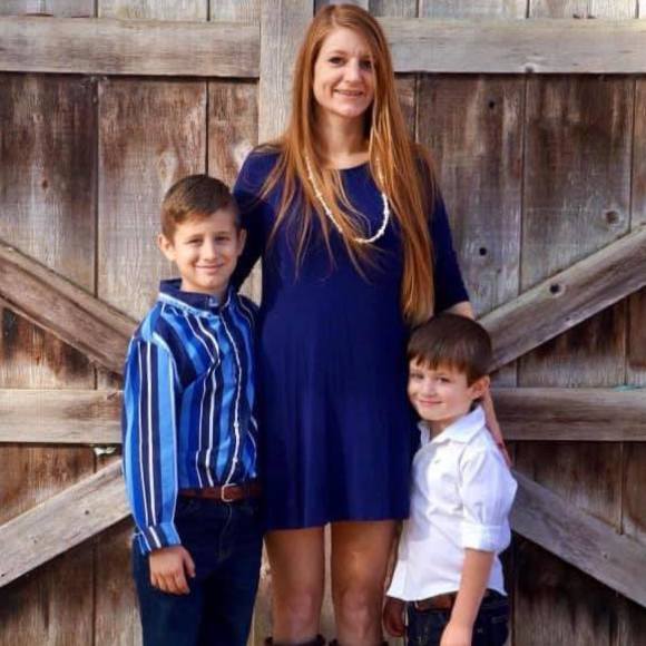 Profile Picture of April Huff (@april91487) on Poshmark