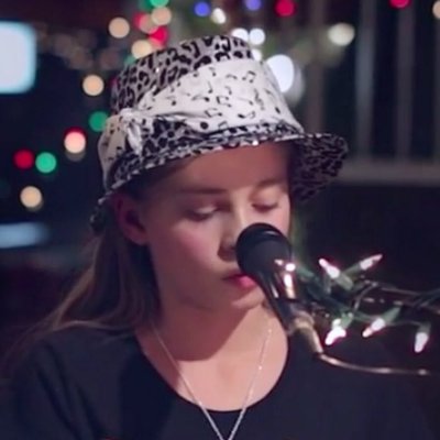 Profile Picture of Julia Hutchinson (@juliarhmusic) on Twitter