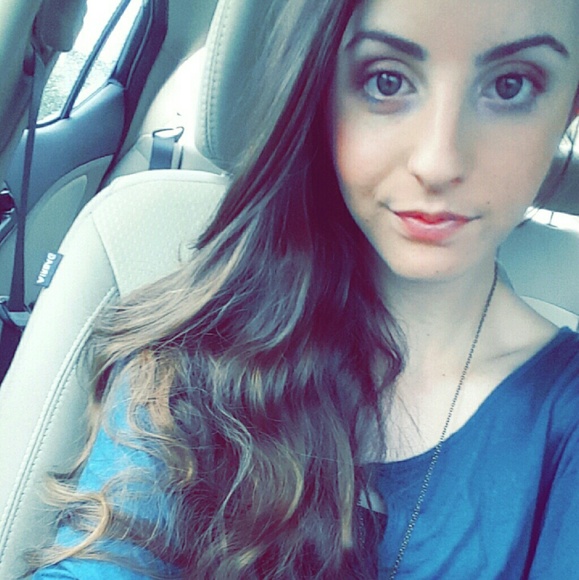 Profile Picture of Annemarie Lautaret (@alautaret) on Poshmark