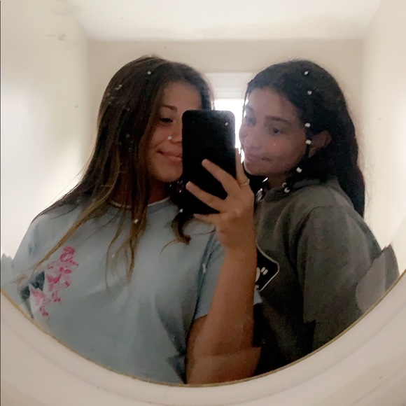 Veronica Santoriello - Poshmark Profile Picture of Veronica Santoriello (@vsantoriello) on Poshmark