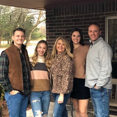 Profile Picture of D. Gray Holden (@dgrayholden) on Twitter