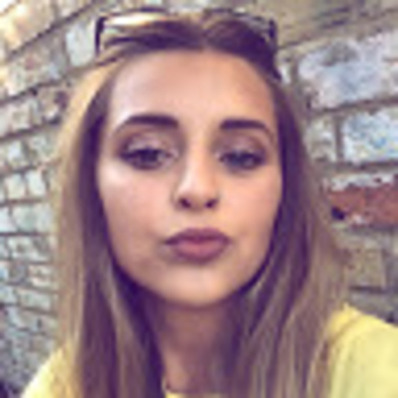 Profile Picture of Caitlin Disch (@caitlin2670) on Poshmark