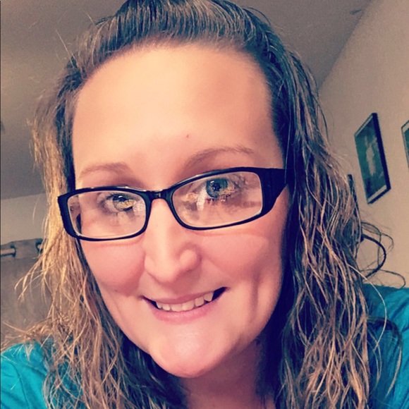 Profile Picture of Krystal Haney (@haneybug) on Poshmark