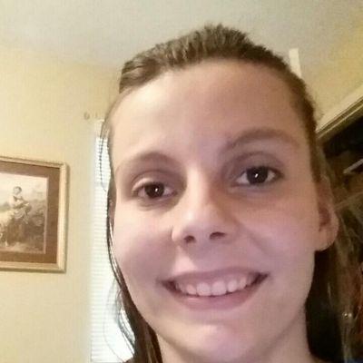 Profile Picture of Holly Beverly (@dc3878d9108444d) on Twitter