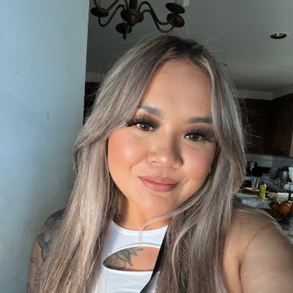 Profile Picture of Maly Choeun (@maly_choeun) on Poshmark