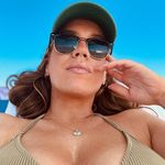 Profile Picture of Tara (@fiftyshadesoflipstick) on Instagram