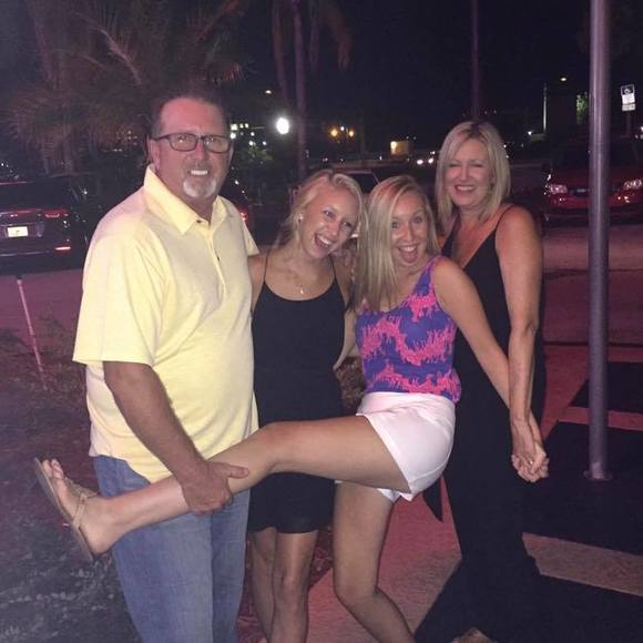 Profile Picture of Leslie Bryan (@sblcare) on Poshmark