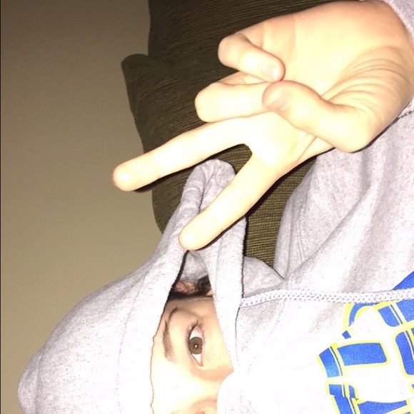 Profile Picture of Kenzie Peterson (@kenzieap24) on Poshmark