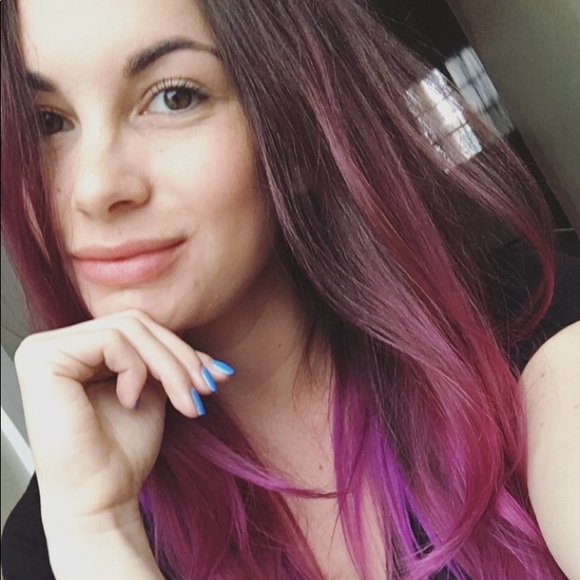 Profile Picture of Leah Pizzella (@leah_pizza) on Poshmark