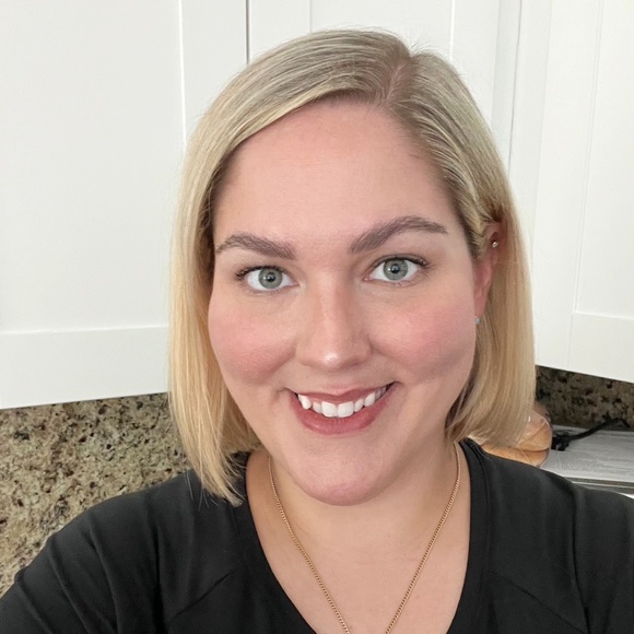 Profile Picture of Yanire Ibarlucea (@yaniibarrrr) on Poshmark