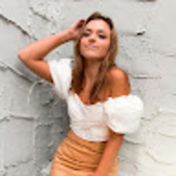 Profile Picture of Abby Wagman (@abbwagman) on Poshmark