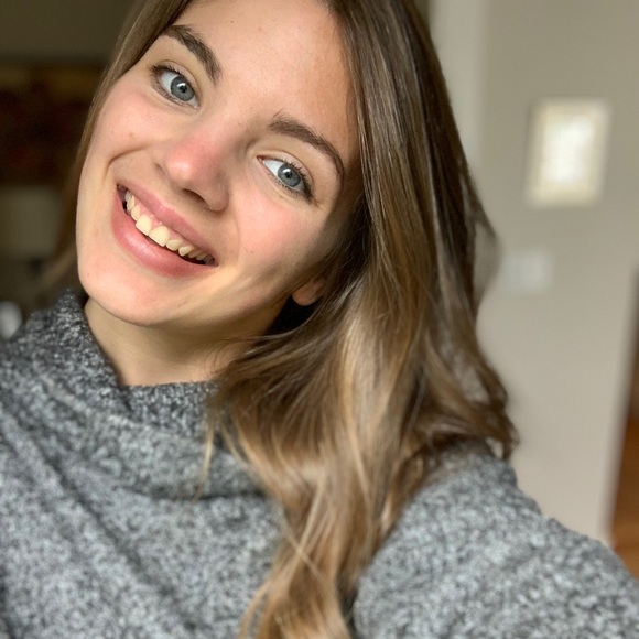 Profile Picture of Olivia Mcaneny (@oliviamcaneny) on Poshmark